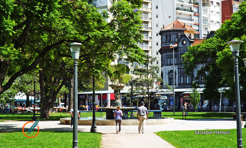Piden que se vuelvan a colocar los baños públicos de la Plaza Sarmiento