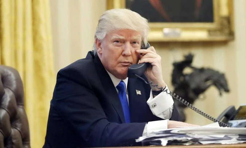 Un segundo funcionario de inteligencia se presenta como «delator» contra Trump