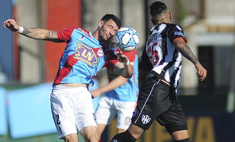 En un duelo por el descenso, Arsenal y Central Córdoba igualaron 2 a 2