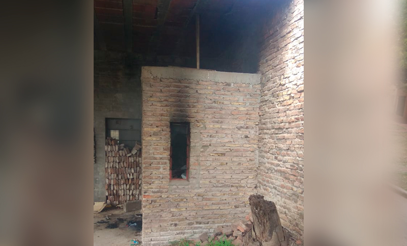 Atroz: prendieron fuego a un indigente que dormía en una obra en construcción
