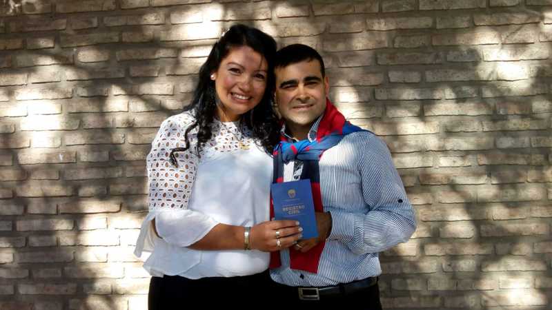 Una familia recauda fondos para costear el tratamiento que les permita ser padres