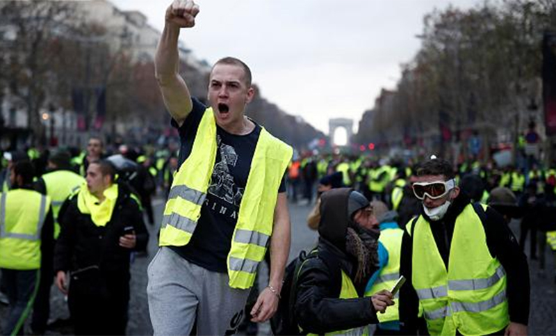 Francia: Chalecos amarillos protestan en su movilización 48
