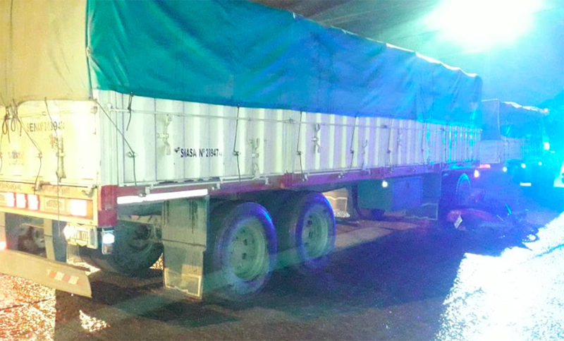 Murió un motociclista de 41 años al chocar con un camión