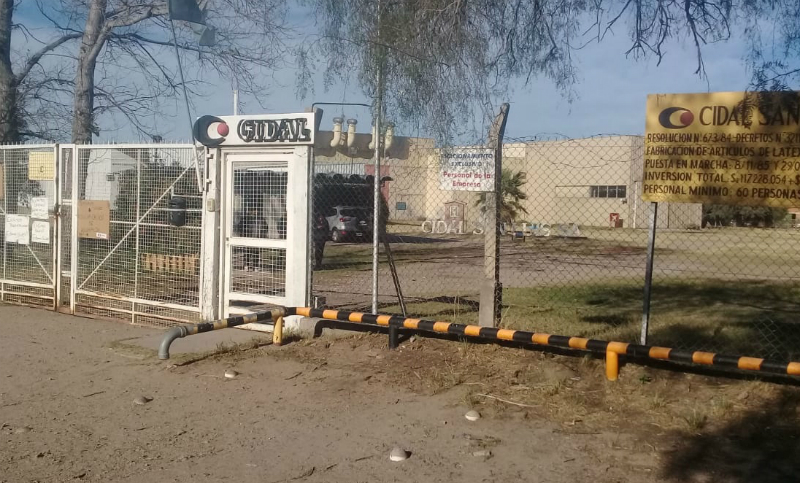 Trabajadores toman fábrica Cidal ante anuncio de su cierre