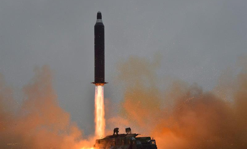 Corea del Norte presiona a EE.UU con el lanzamiento de dos misiles
