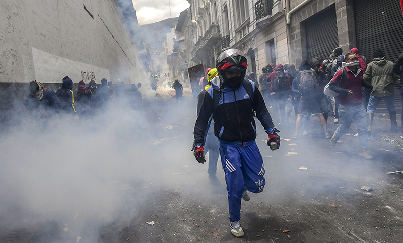 Escenas de caos en Ecuador, paralizada entre la represión y el rechazo al ajuste