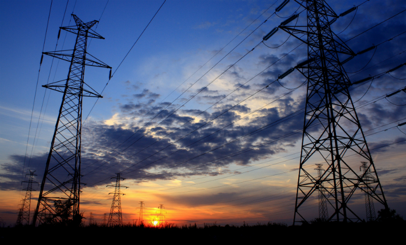 El Gobierno congela tarifas a mayoristas eléctricas hasta abril
