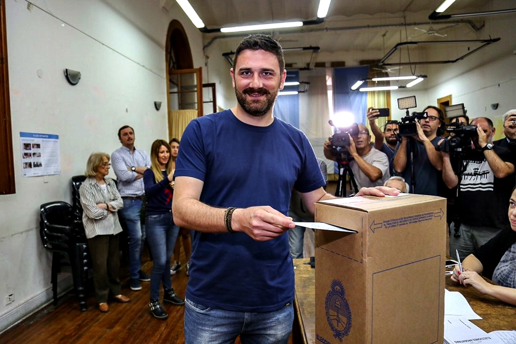 Votó Enrique Estévez: «Sólo el pueblo argentino puede decidir sobre su futuro»