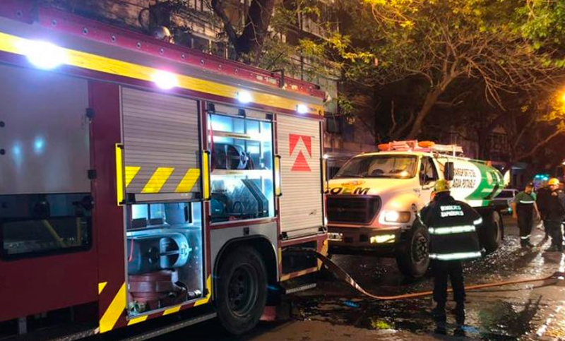 Explosión, incendio y un departamento céntrico totalmente destruído