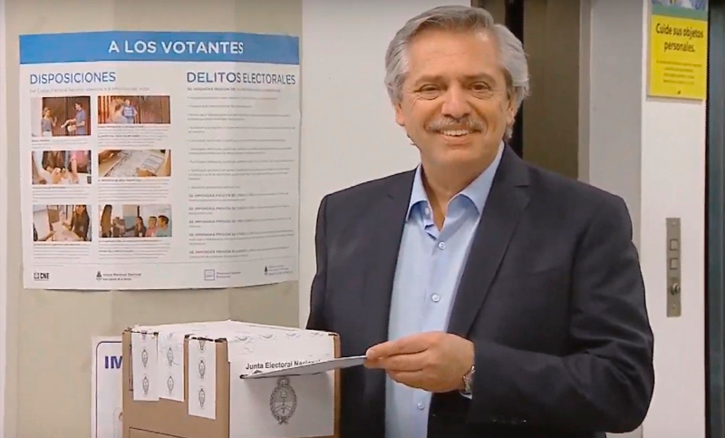 Albertó Fernández emitió su voto y agradeció el apoyo de los argentinos