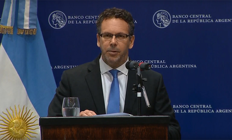 Sandleris oficializó el endurecimiento del cepo «para cuidar las reservas» y darle paso a la transición