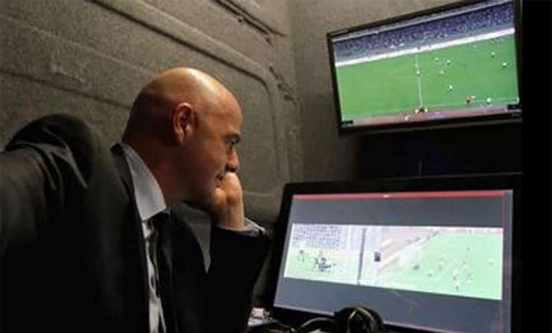 El presidente de la Fifa defendió el VAR: “El fútbol es más limpio y justo”