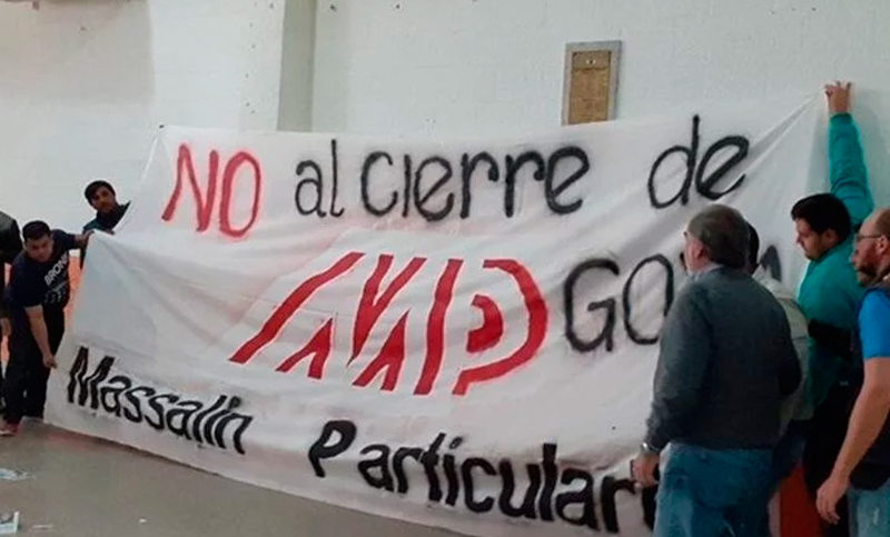 Massalín Particulares anunció el cierre de su planta en Goya y el despido de 220 trabajadores