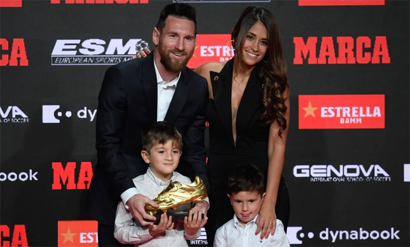 Messi recibió su sexto botín de oro entregado por sus hijos