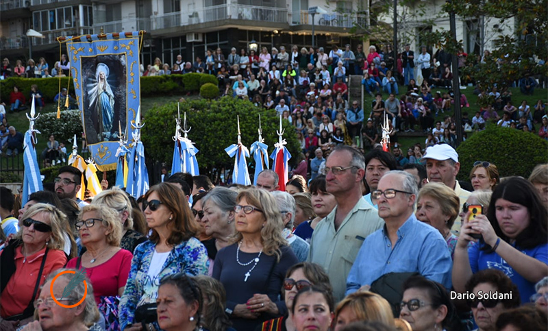 Miles de personas participaron de la celebración por la Virgen del Rosario