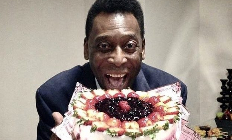 “O Rei” Pelé apagó las velitas de su cumpleaños número 79