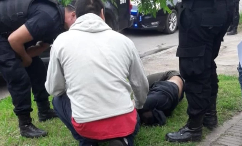 Un subcomisario mató a balazos a un ladrón que era hijo de otro policía en Santa Fe