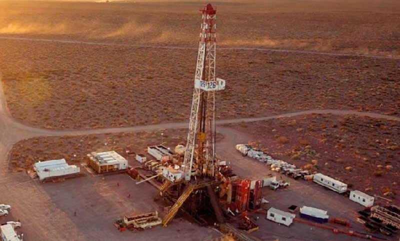 Las petroleras avisan que despedirán a los 1200 suspendidos