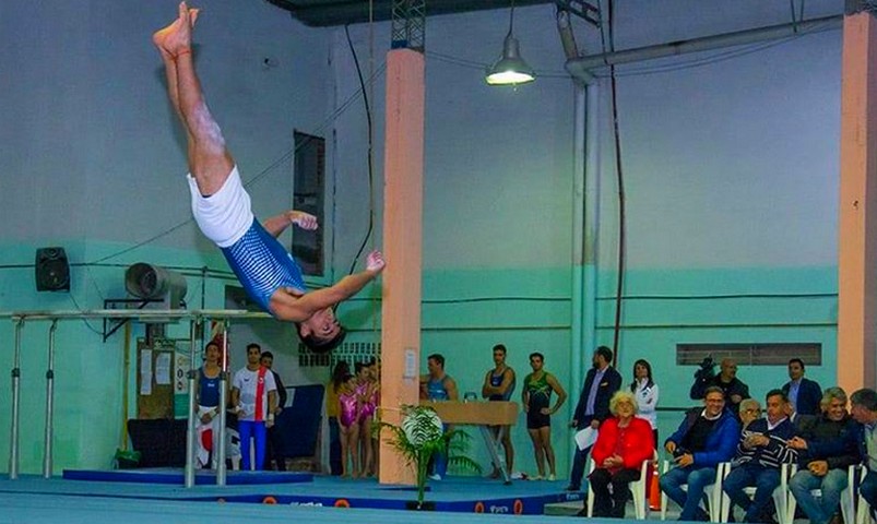 Gimnasia artística en el gimnasio de la Federación Santafesina