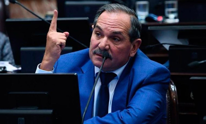 Alperovich pidió licencia en el Senado tras ser acusado por violación