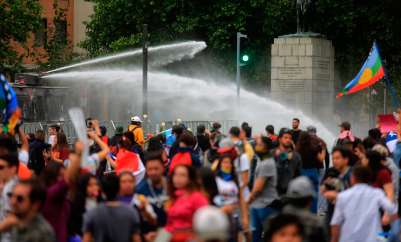Estallidos sociales en Chile y Francia: ¿Manifestación de la lejanía entre la élite política y las demandas ciudadanas?