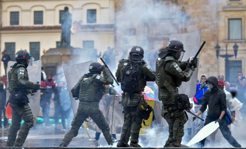 Tres muertos y más de 270 heridos en las protestas en Colombia