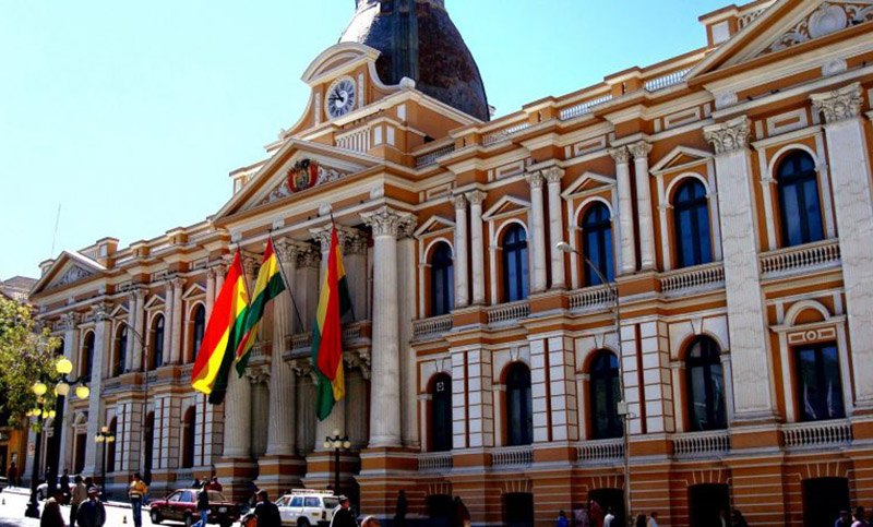 En medio de manifestaciones, el Congreso de Bolivia no sesionó por falta de quórum