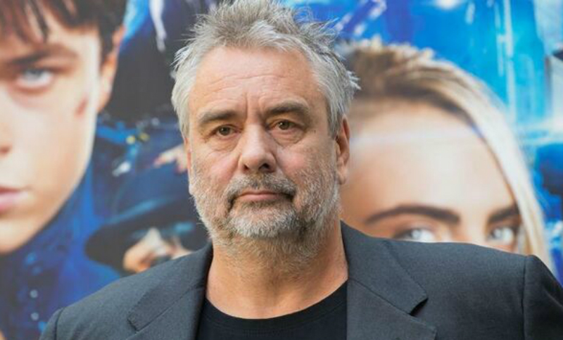 Piden 10 meses de prisión en suspenso para Luc Besson por el «despido discriminatorio»