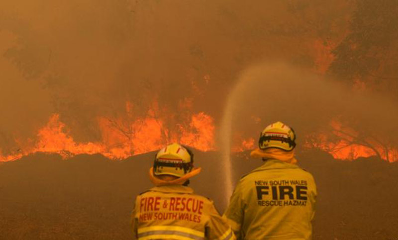 Tres muertos y cuatro desaparecidos por más de 70 incendios forestales en Australia