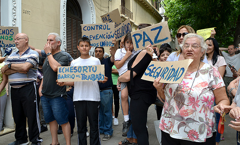 Vecinos autoconvocados de barrio Echesortu piden por más seguridad