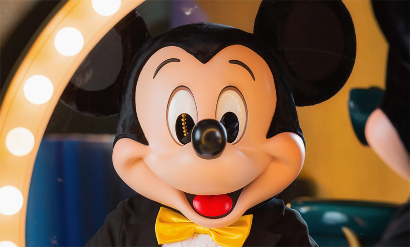 ratón Mickey cumple jóvenes años