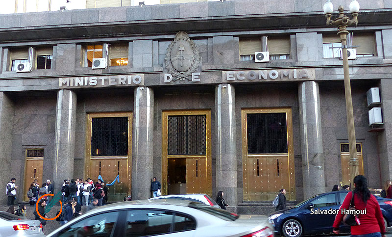 La Argentina deberá enfrentar vencimientos de deuda por $900.000 millones