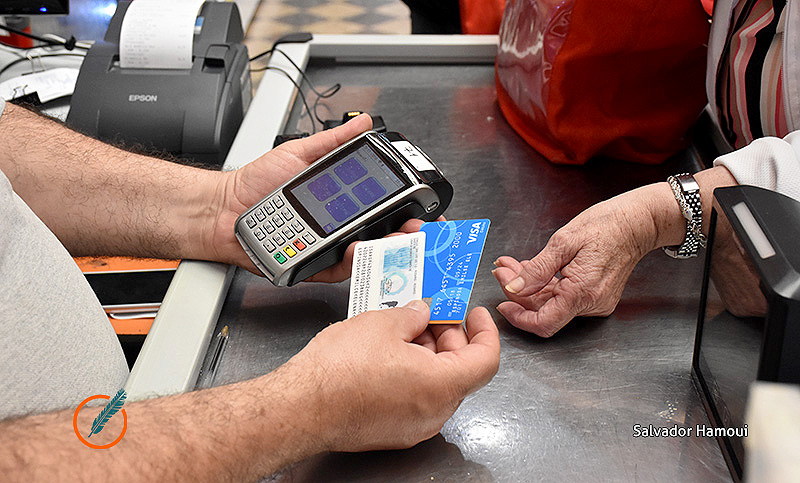 Por la crisis, un millón de tarjetas de crédito dejaron de operar