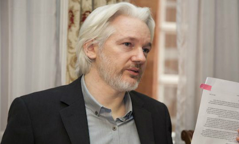 El padre de Assange advirtió que su hijo “podría morir en la cárcel”