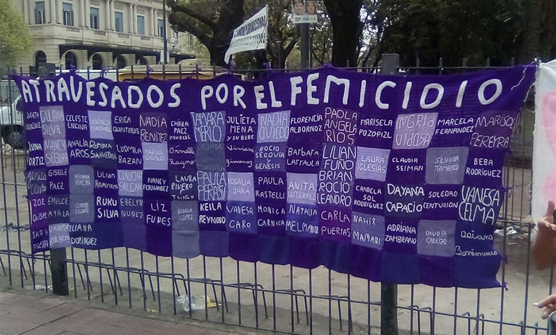 Familiares de víctimas de femicidios repudian la serie de Polka