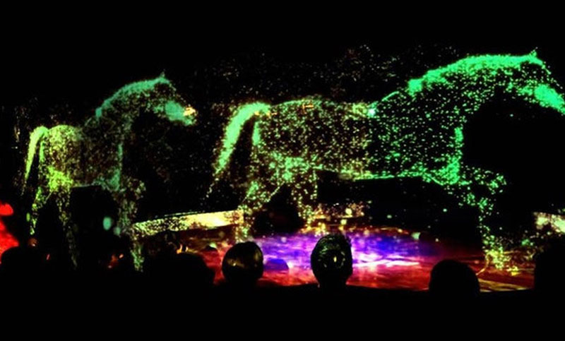 caballos holográficos circo roncalli