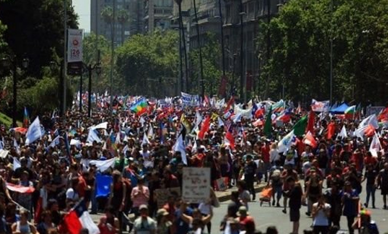 Chile: nuevo paro sectorial y «el cacerolazo más grande de la historia» en el día 38 de protestas