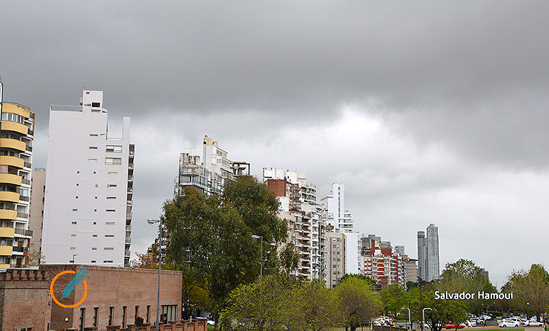 Chaparrones a la vista: salir con paraguas