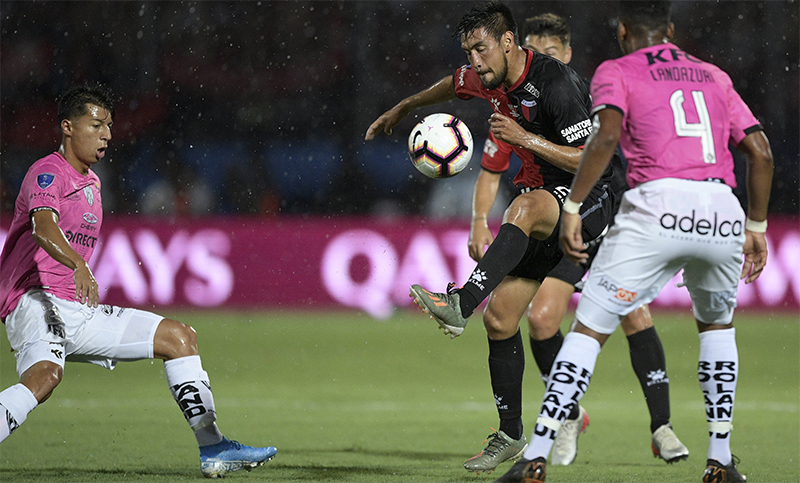 Colón nunca pudo imponerse y cayó 3 a 1 en la final de la Copa Sudamericana