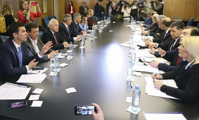 Extienden compensación por IVA a todas las provincias, pero sigue la puja por fondos