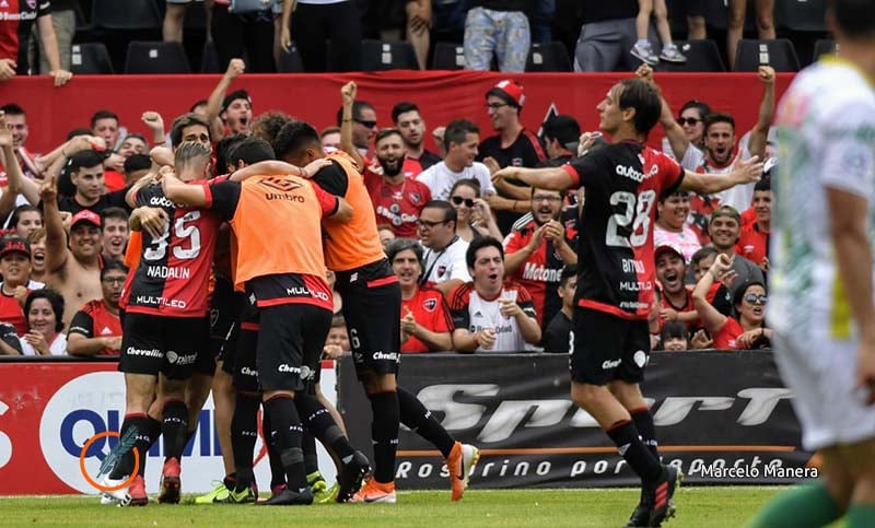 Newell’s pegó primero, manejó los tiempos y ganó un partido clave