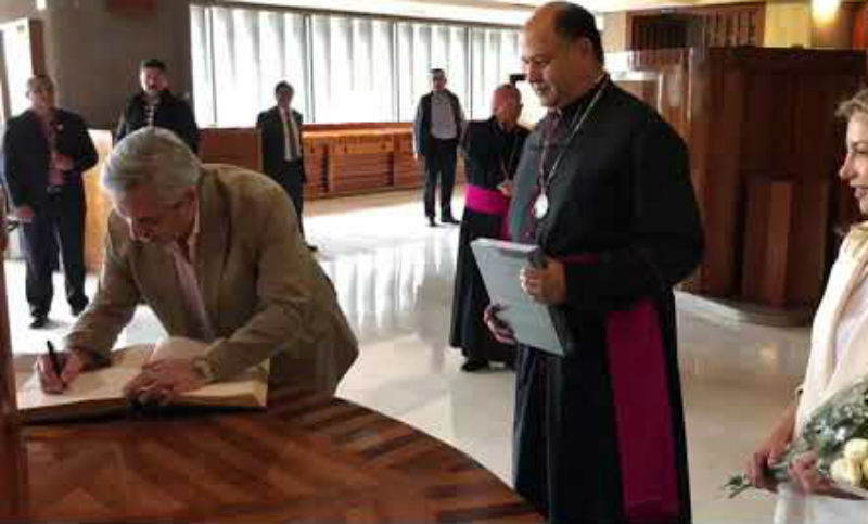 Alberto Fernández visitó a la virgen de Guadalupe en México