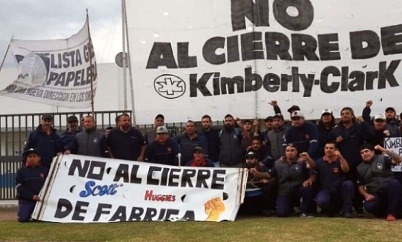 Trabajadores de Kimberly Clark afirman que es «inminente» el pedido de desalojo y advierten que van a resistir