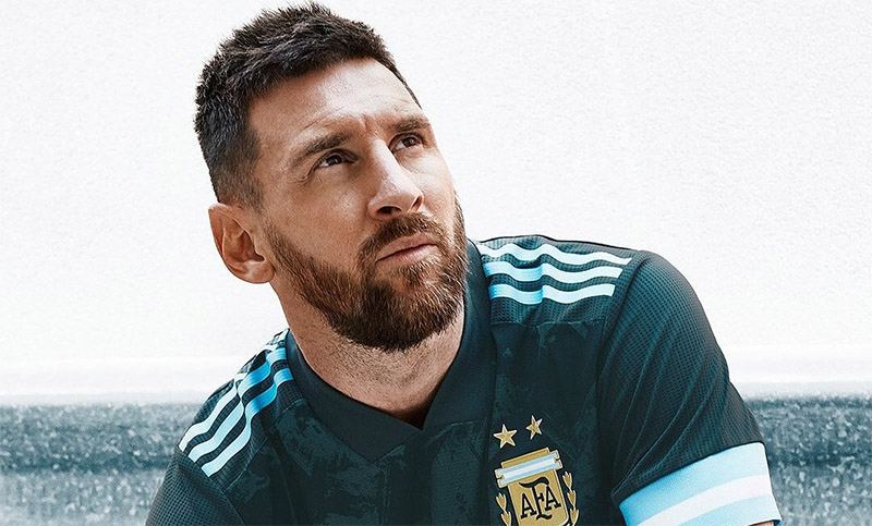 Messi se sumó con camiseta nueva a la concentración argentina en Mallorca