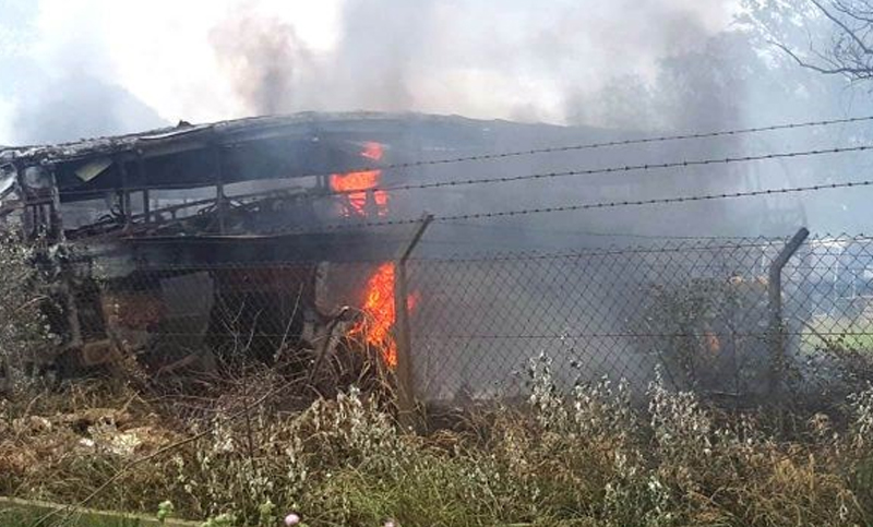 Otra vez: un incendio destruye varios colectivos de Monticas