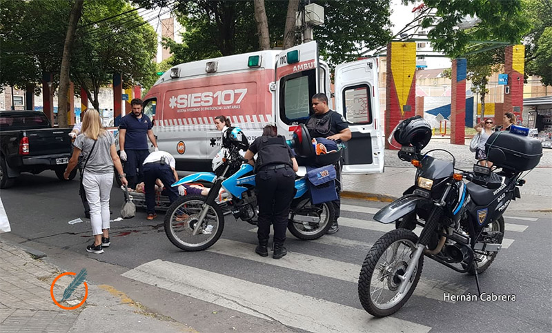 Una mujer sufrió una fractura al ser atropellada por una camioneta