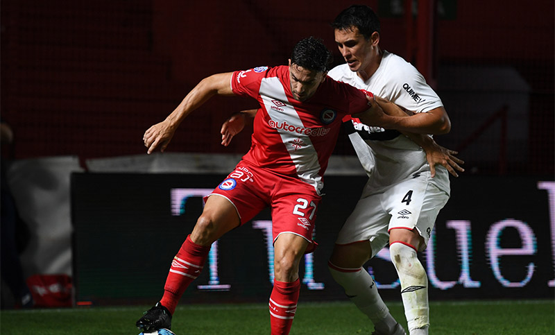 Newell’s no tuvo claridad y Argentinos ganó bien para llegar a la cima