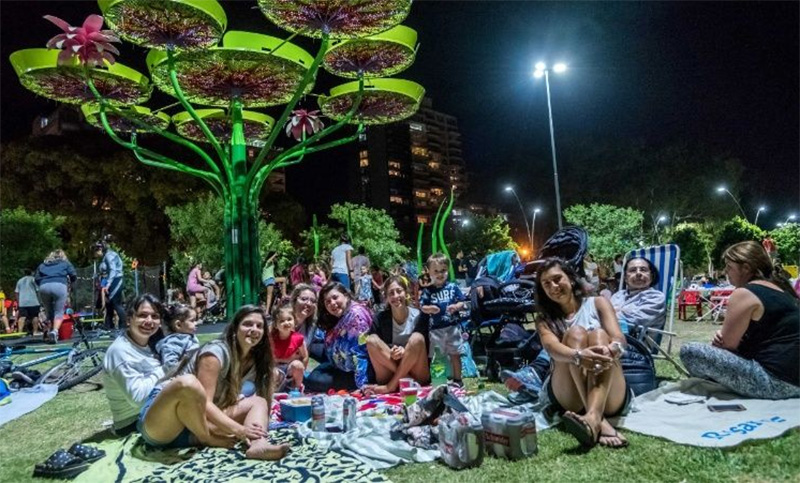 Con una asistencia de más de 40 mil personas, se celebró el 15º Picnic Nocturno