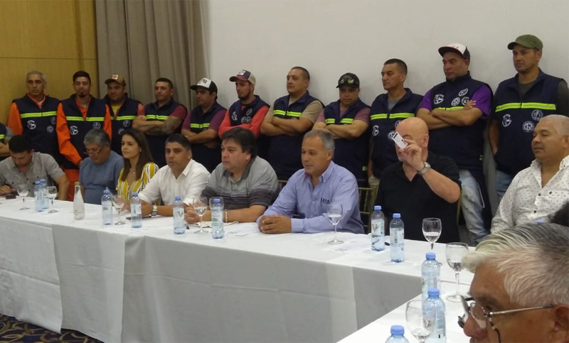 La Federación de Estibadores Portuarios Argentinos amenazó con medidas de fuerza si no cesa la intervención