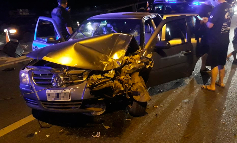 Las Flores: protesta de vecinos, siniestro y tres policías heridos